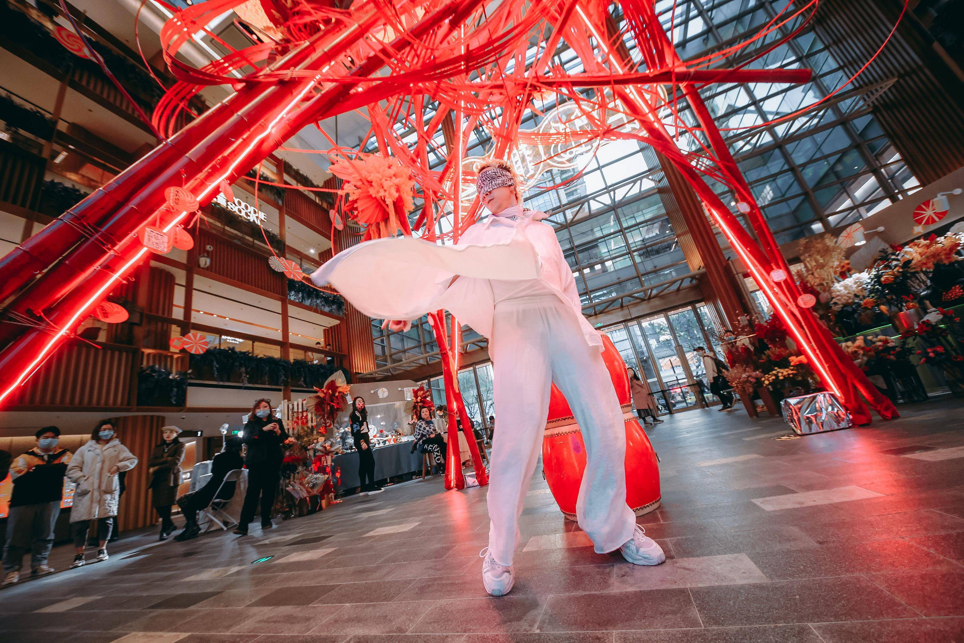 汉服秀走进石库门春节来新天地感受人在画中游的独特年味