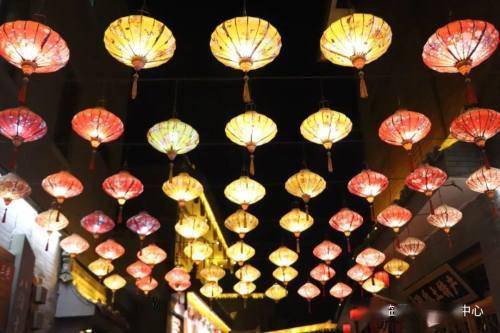 是否在门前挂一盏小灯 58ff70b7ddd6481daa0aa62fd798751c.jpeg