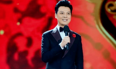 春晚主持人任鲁豫回应：今年春晚零点报时没有失控和误差！