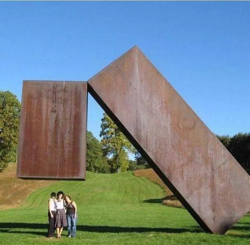 奇怪的雕塑,限制了你我的想象力!