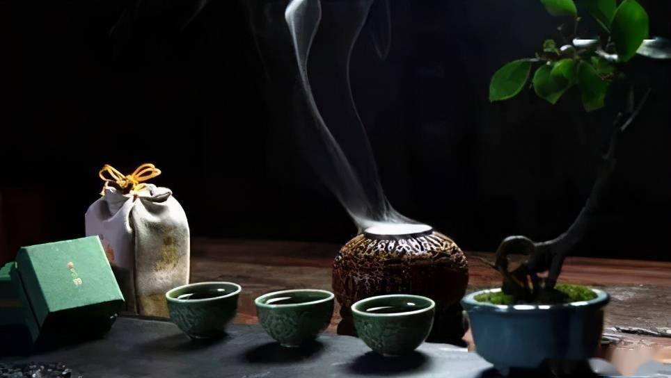 诗歌赏析执笔写月外二首