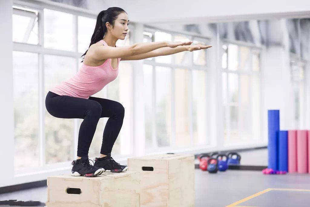 所以,男人要練力量,女人要練柔韌.