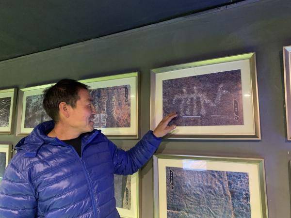 文化|牧民斯庆毕力格和他的岩画博物馆