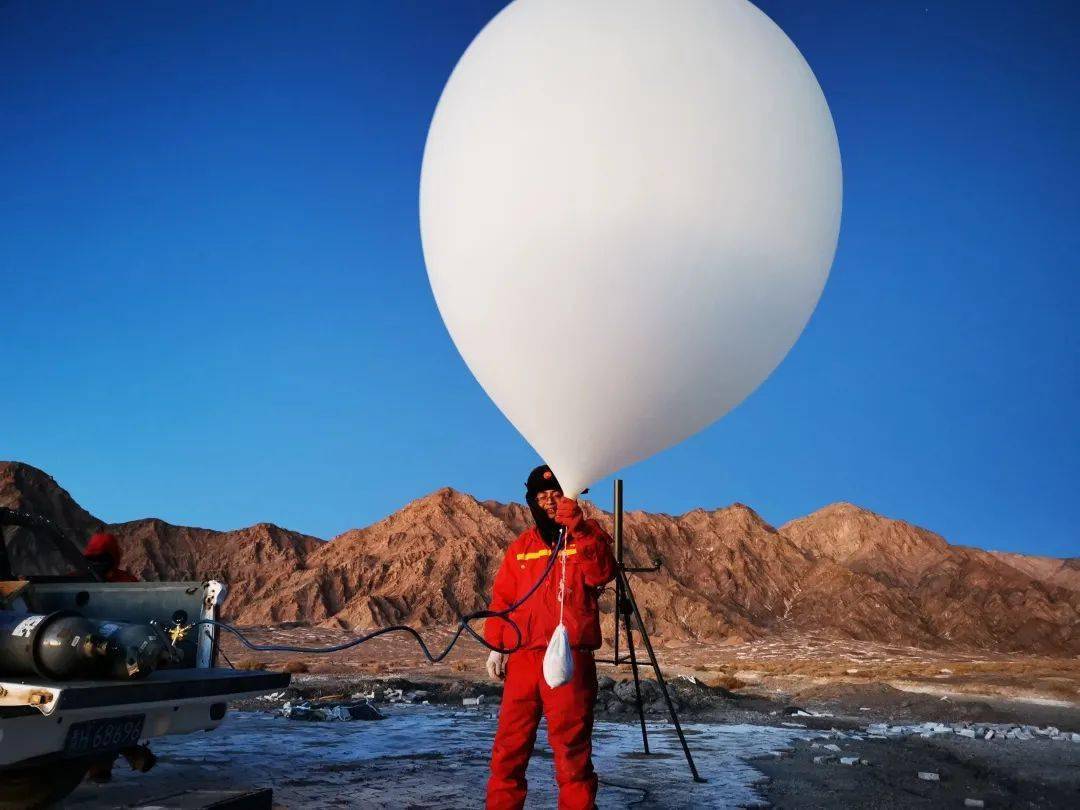 竟为探索星辰大海在2800米他们放了个气球
