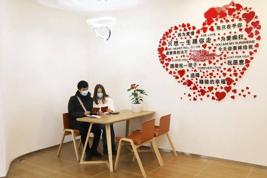 双重喜庆高新区婚姻登记处开业人气旺