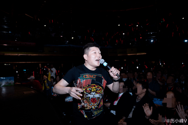 10年中,历小峰出演了7部《乡爱》系列影视剧,角色不变,戏份一直不太多