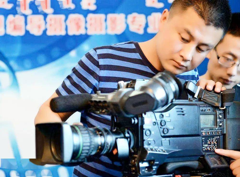 表演专业的播音生 39696d6883954a9dad396b12456c1711.jpeg