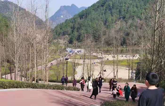 秀山：33万游客到边城过春节 创收1.9亿