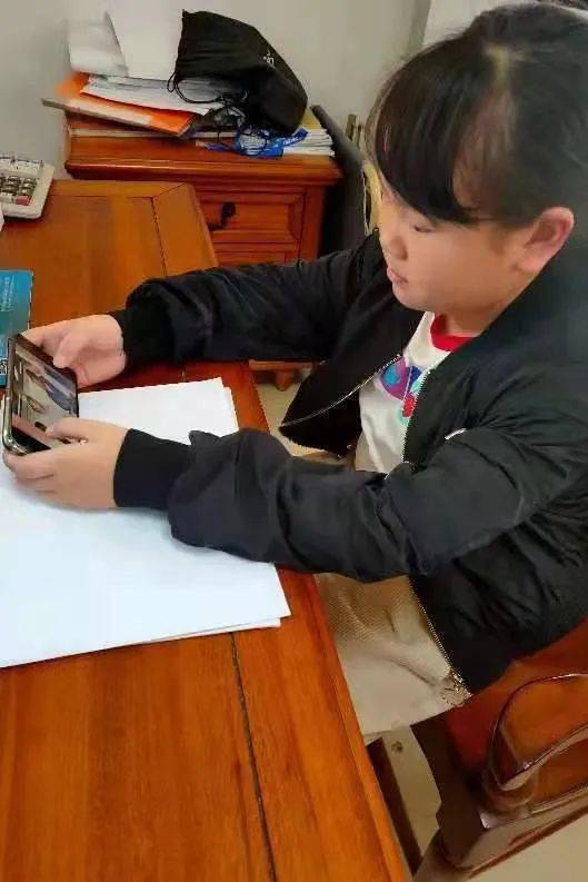 厚街镇双岗小学少先队员参加"寒假10课"学习