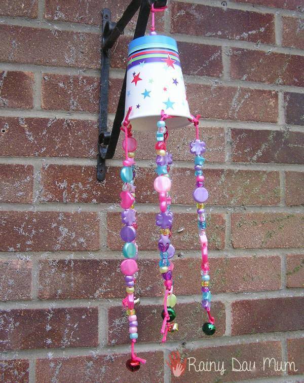 纸杯风铃 不想让孩子接触太多剪刀,担心被塑料瓶弄伤,那纸杯也是不错