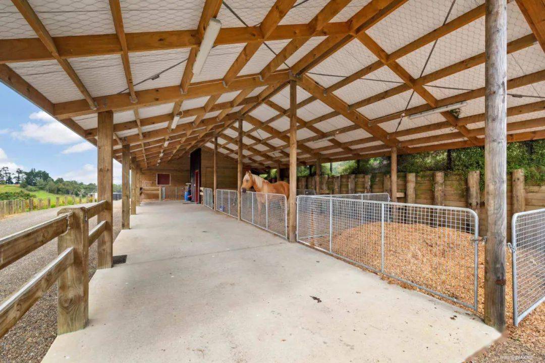 西南区ramarama4房169公顷乡村物业2套住宅200㎡马厩