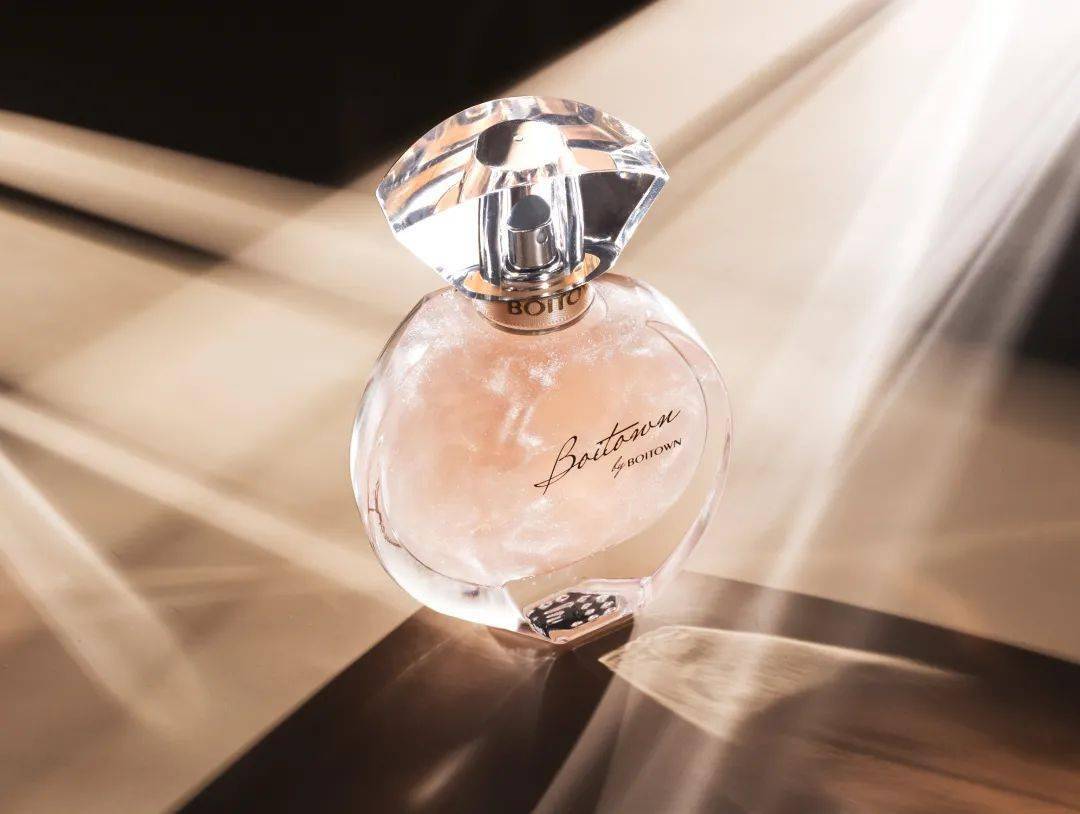 好用的奶香味香水 b0219bd76fe8439bb218f47f9275a436.jpeg