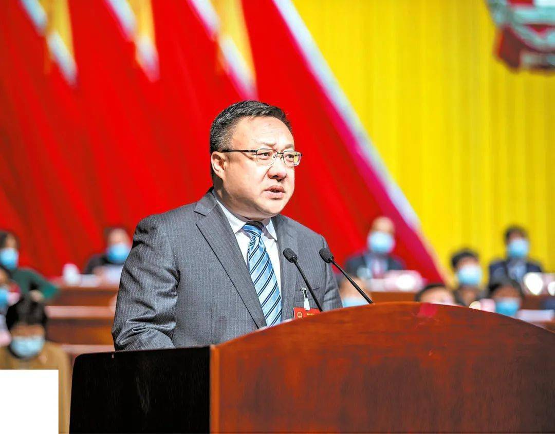 市委书记魏建锋主持大会