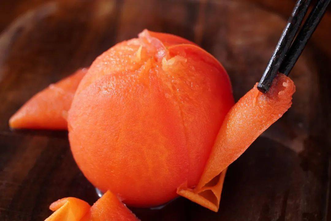 抖音上搜"番茄去皮","滚刀块",手法示范一看就会.