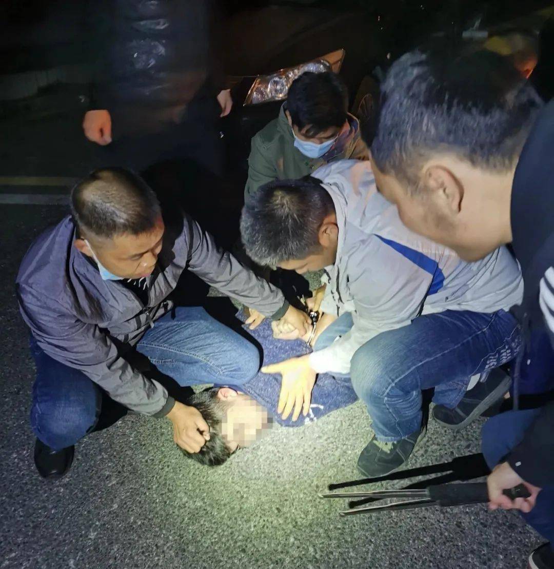 小偷抓住了茂名市区盗窃电动车电池嫌疑人落网