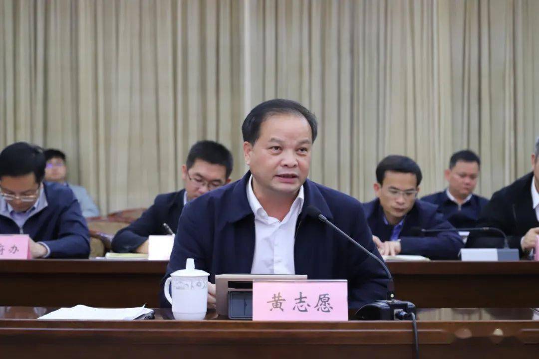 黄志愿指出,果化镇田园综合体项目建设要与脱贫攻坚,乡村振兴工作进行