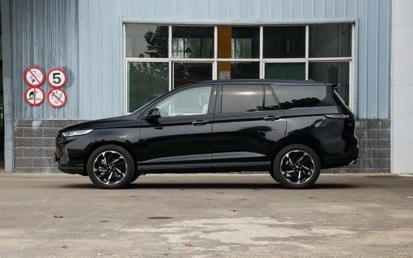 新宝骏全新中型suv,配6座,7座布局,预计今年第二季度上市