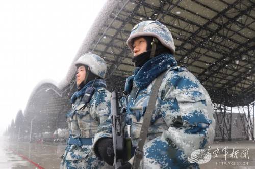 重任在肩保安全,百般警惕眼明亮……"空军警卫兵之歌写得多好啊.