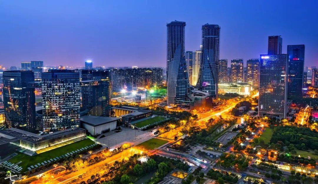 杭州 gdp 2021_杭州西湖图片