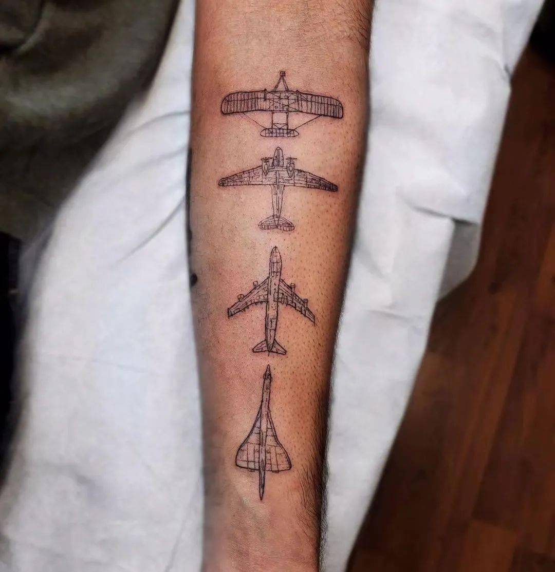 小飞机纹身图案意义图片