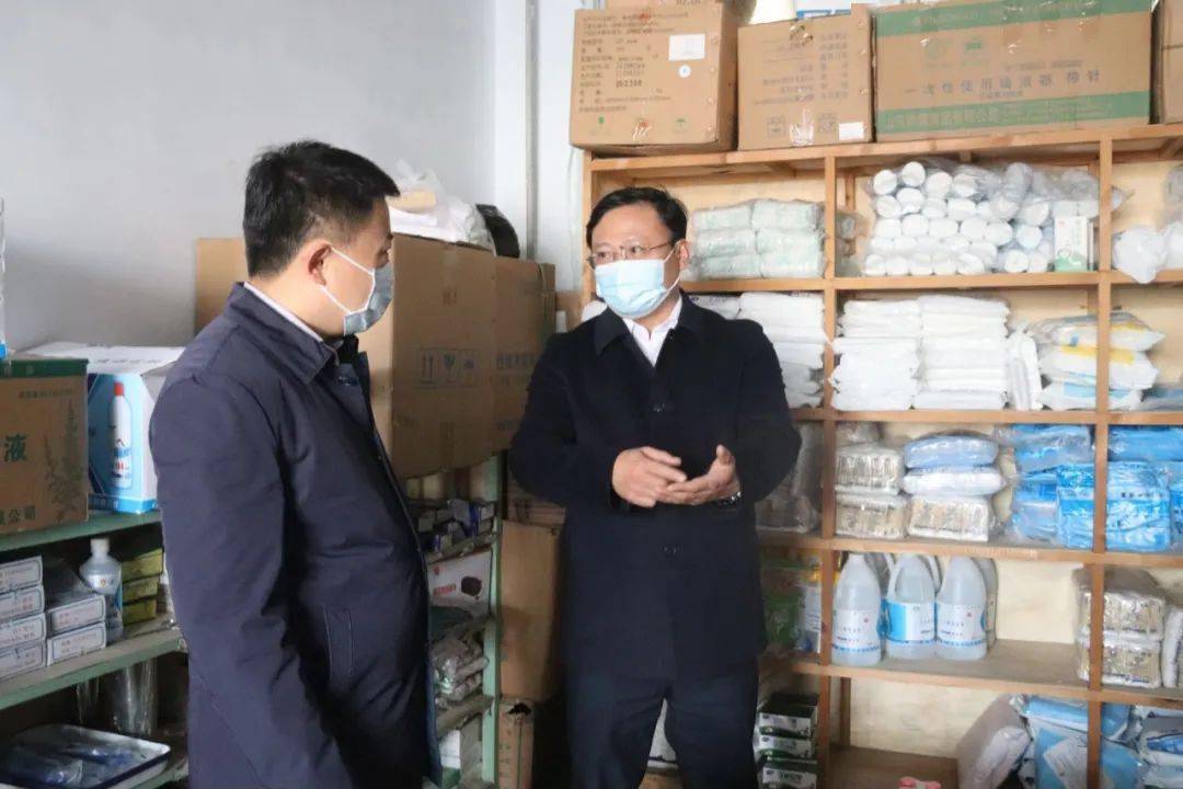 付俊峰首先来到山东依娜渔具有限公司查看企业生产情况