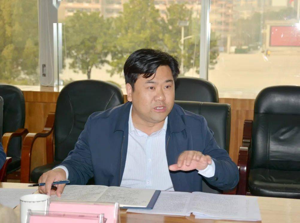 宁乡一中校长欧阳才汇报了学校的发展思路,2021届高考计划目标和当前