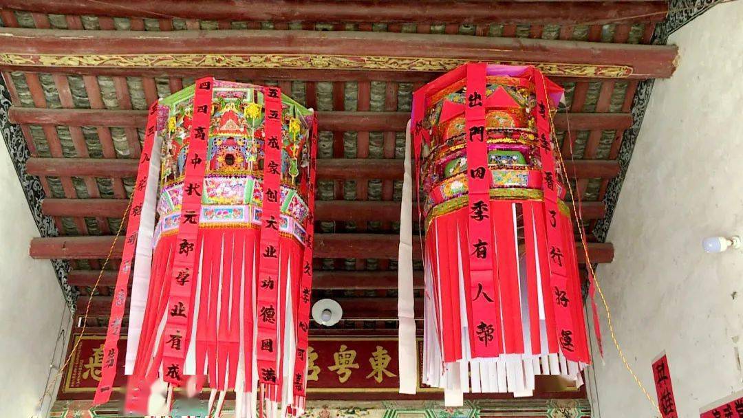 国家级非物质文化遗产——忠信花灯每个精致秀美的花灯上面都写着带有