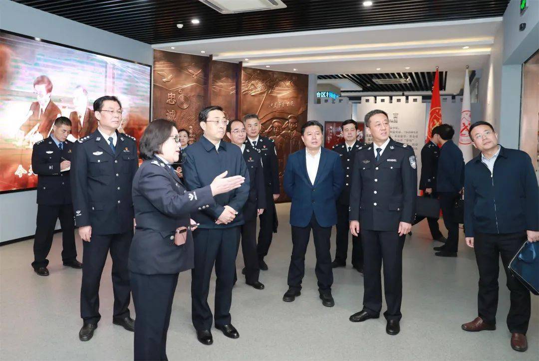 省委政法委常务副书记朱光远,省公安厅党委委员,江苏警官学院党委书记