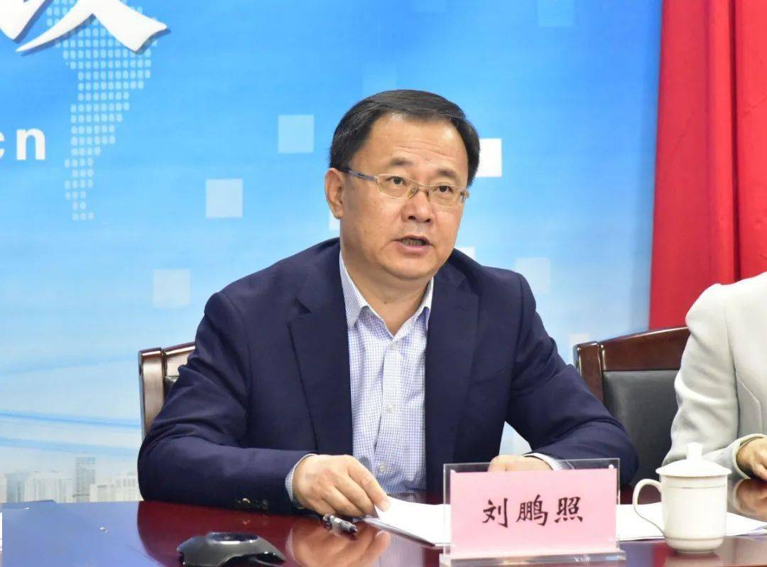 会上,市委教育工委常务副书记,市教育局局长,党组书记刘鹏照作全市