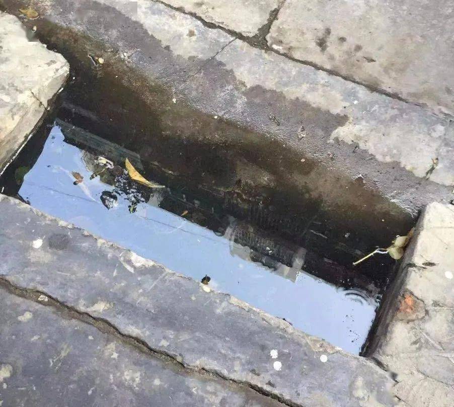 澄海一小区下水道堵塞臭气熏天,住户苦不堪言!