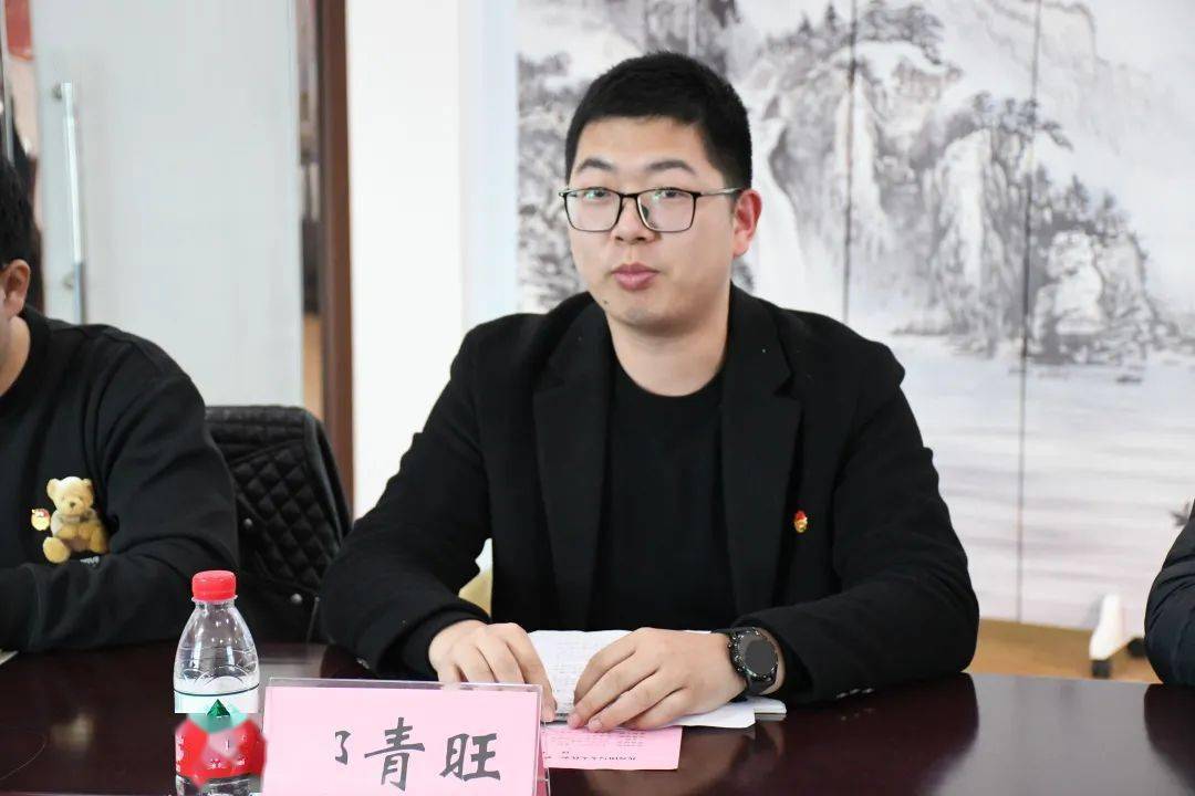 县政协社会法制和民族宗教委主任许宏斌强调,更好发挥青年在城乡社区