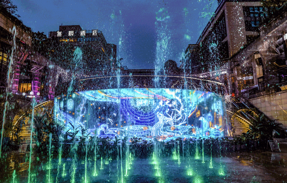 沿着紫罗兰小径,行走期间每当夜幕降临,华灯初上之时满天星光倾泻而下