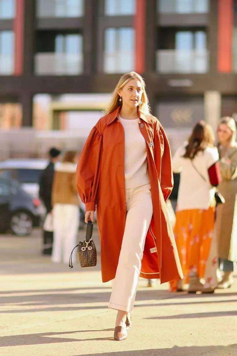 服装穿搭视频火 7c866701d3f541889283575d30db208d.jpeg