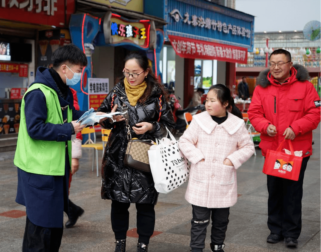 疫情防控的宝贵成果,积极用寒假抗疫行动实践强化大学生思想政治教育