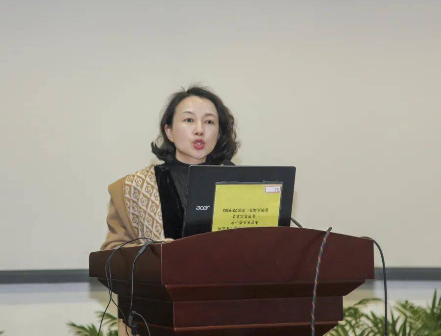 随后戴燕书记给大家上了一堂微党课：学习《中国共产党党员教育管理工作