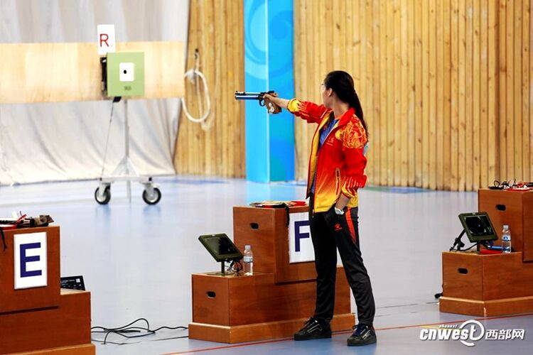 陕西运动员王倩参加天津全运会射击项目比赛(资料图).