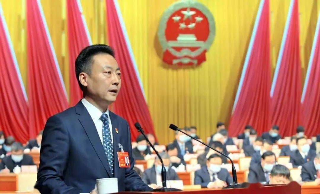 上午9时,徐兰峰宣布:濮阳市第八届人民代表大会第四次会议开幕.