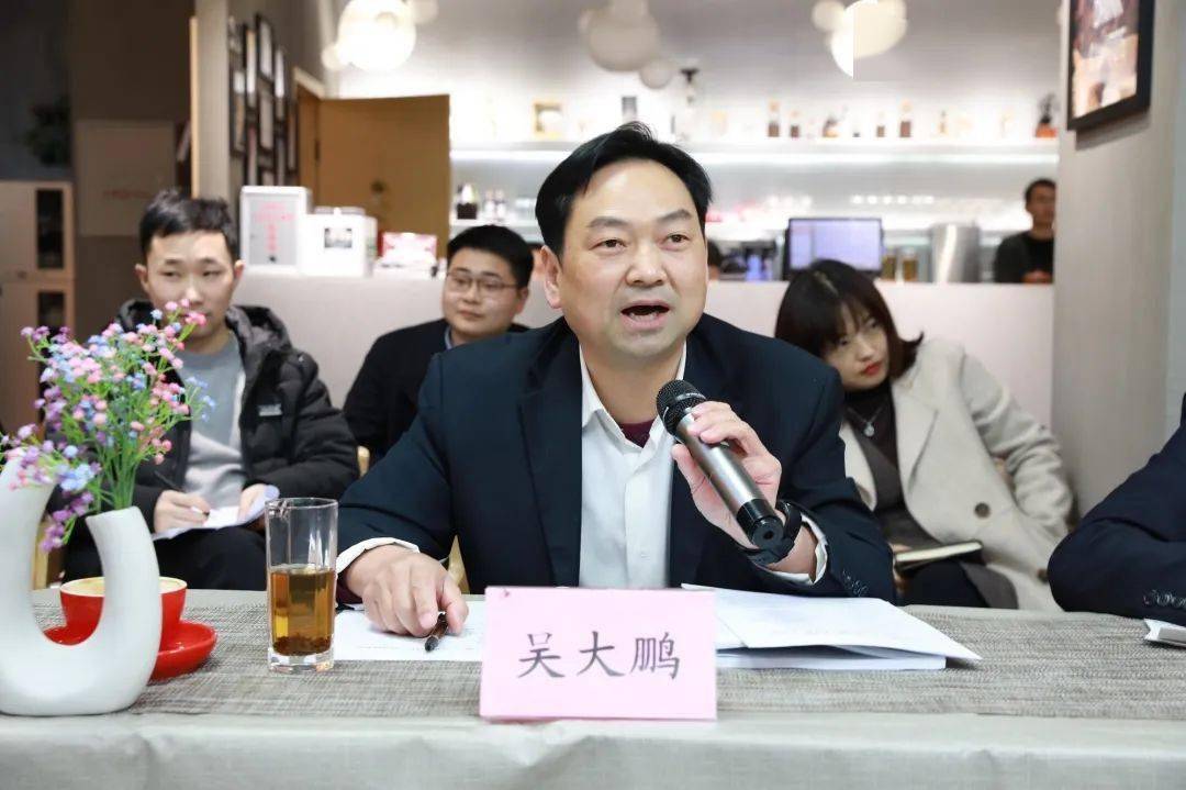 分享一本书 墨香伴成长 ——市委组织部第二期"青年组工讲坛"开讲啦