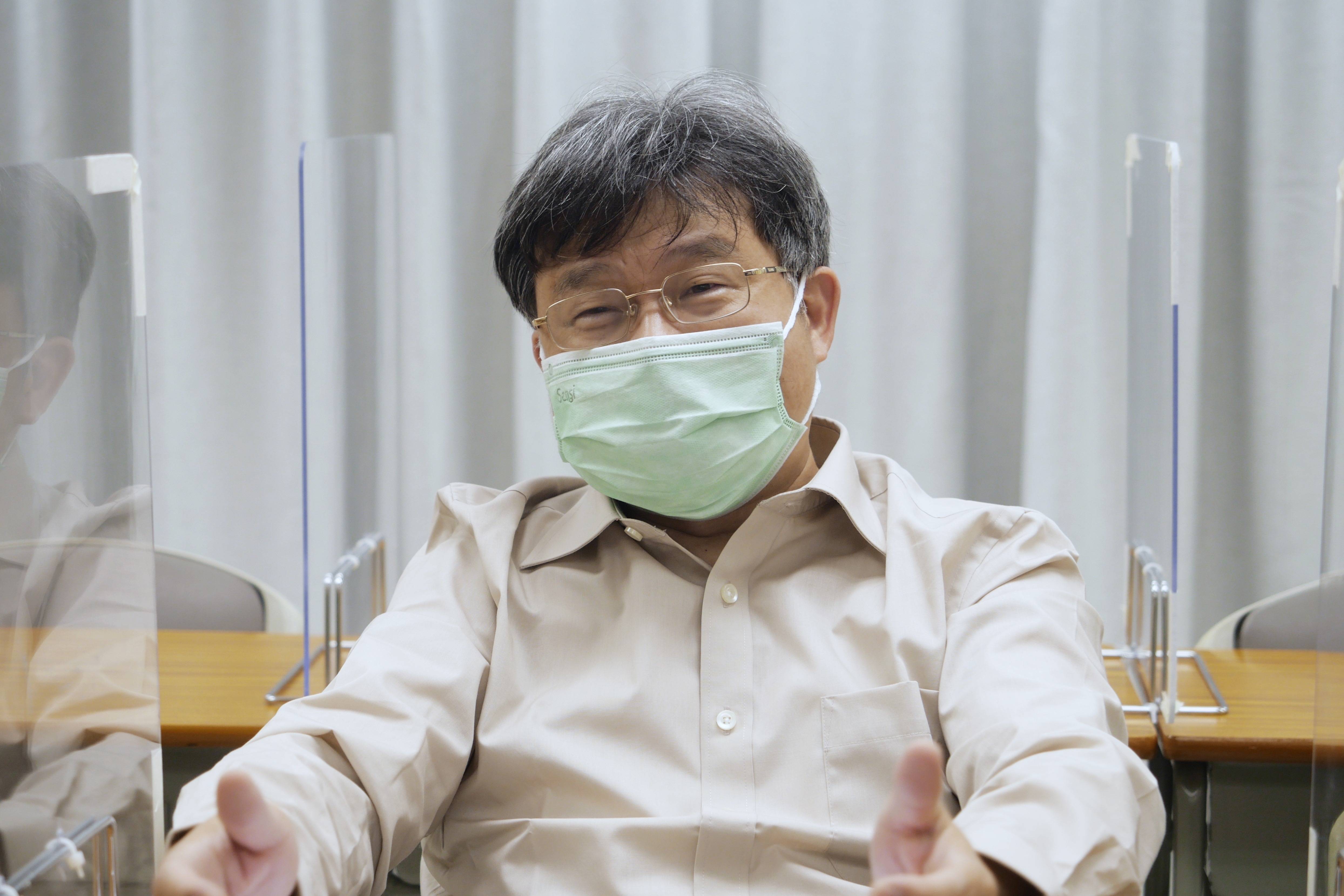 新华社记者 王申 摄(配本社同题文字稿)香港公务员马志成在香港尖沙咀