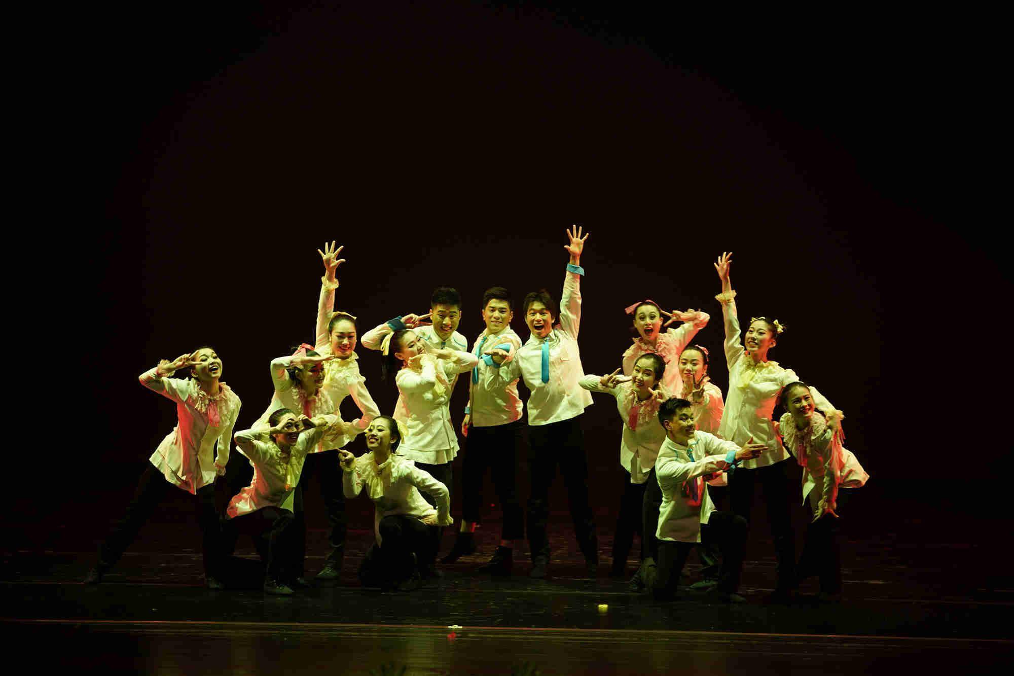 非职业艺术团体起舞专业剧场舞台上海用这场特殊演出为元宵佳节增添