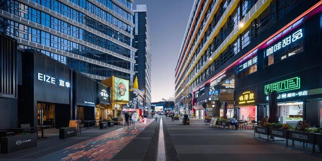 潮流街头风打造未来感十足的网红街区