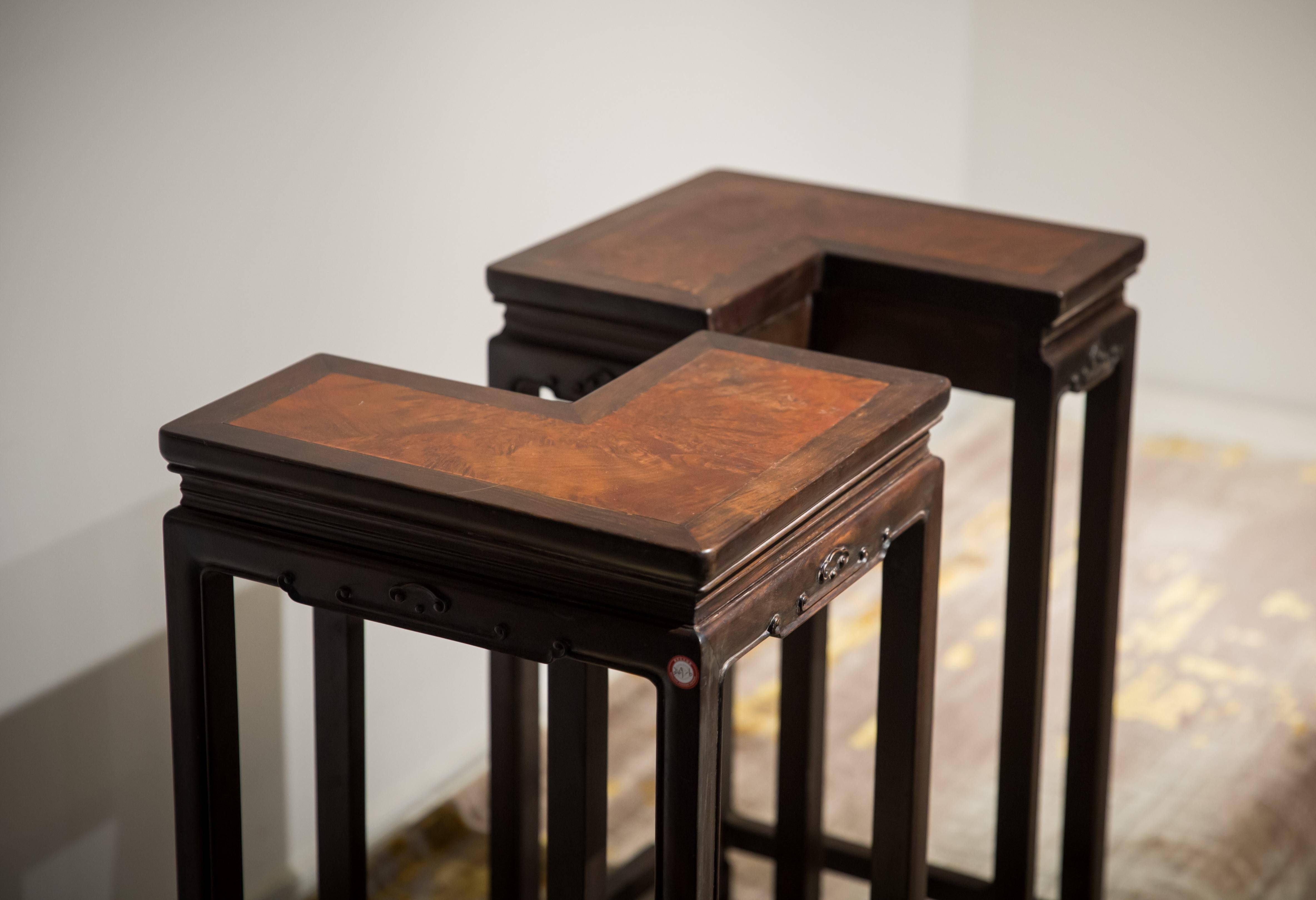 清 红木镶瘿木面五珠纹曲尺形茶几(一对)