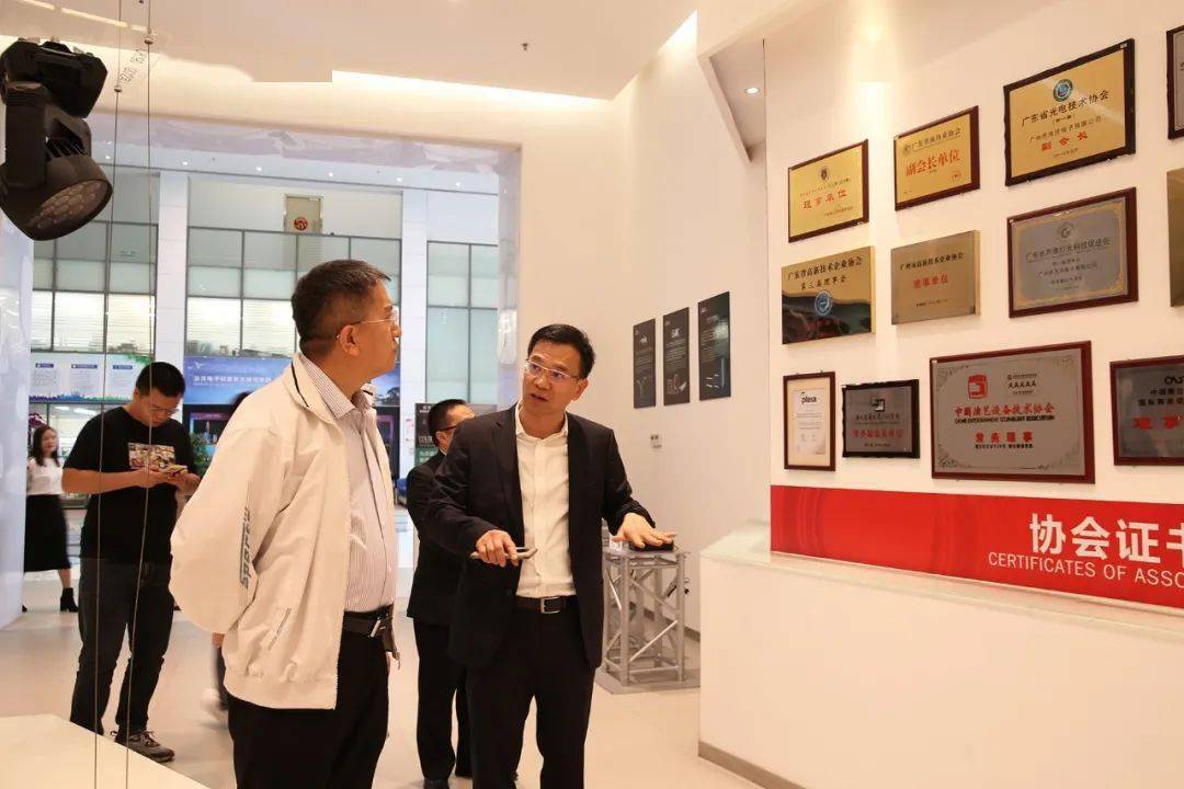 新年伊始,番禺区副区长郭义善莅临浩洋股份,将新出台的《番禺人才小镇