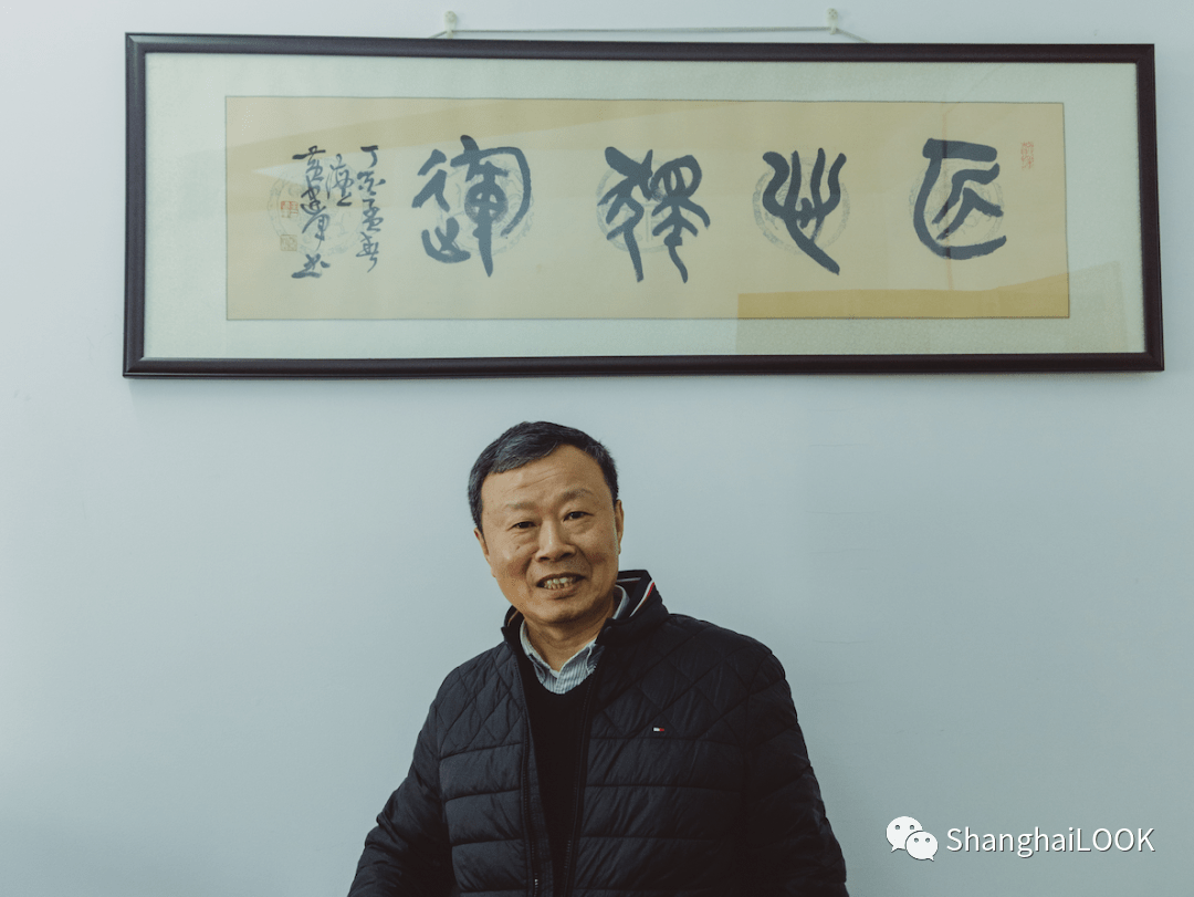 记录上海的100人② · 修片师陈林兴人民照相馆地址:合肥路101号99