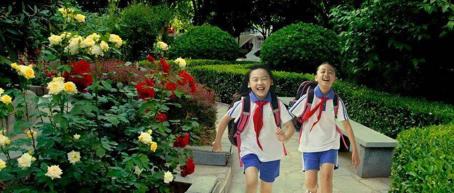 开学第一天,孩子放学回到家,我们能跟他聊点啥?