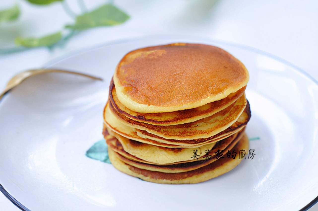 只需苹果和鸡蛋平底锅也能做蛋糕蓬松柔软比烤的还好吃