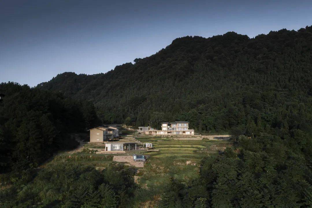 up探店:藏在垫江的巴谷宿集 梯田稻香美过清迈巴厘岛