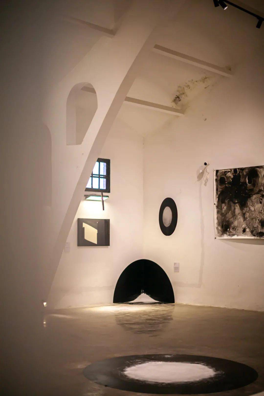 刘玥作品《inorganic or in organic》 (2020)