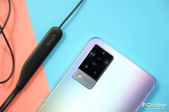 本次vivo s9的前置攝像頭搭載了新一代的af自動對焦攝像頭,具備4400萬