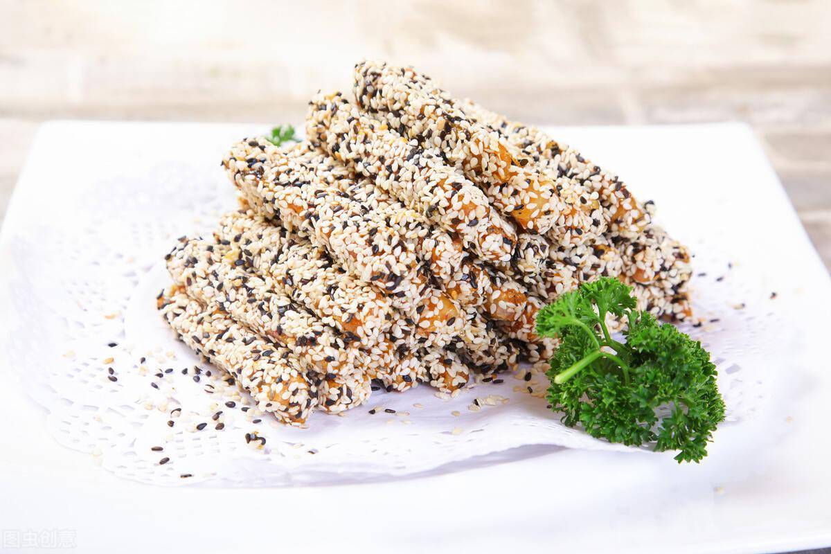 芝麻苕酥原料:红薯,鸡蛋,糯米粉辅料:食油,白糖,水做法:1,准备好红薯
